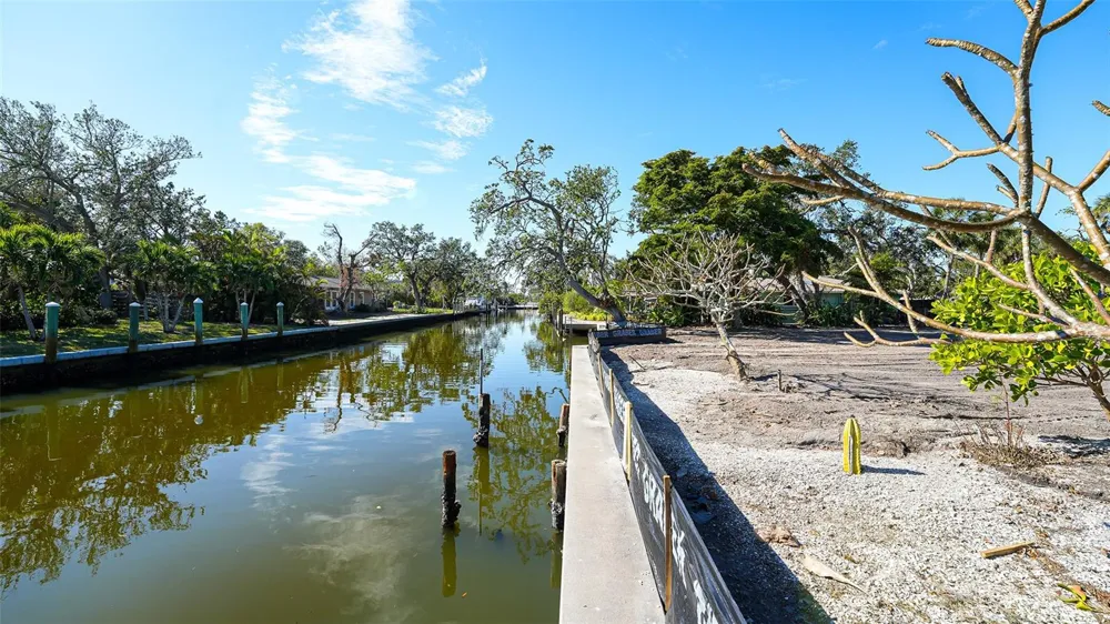 660 LONGVIEW DRIVE Longboat Key, FL 34228