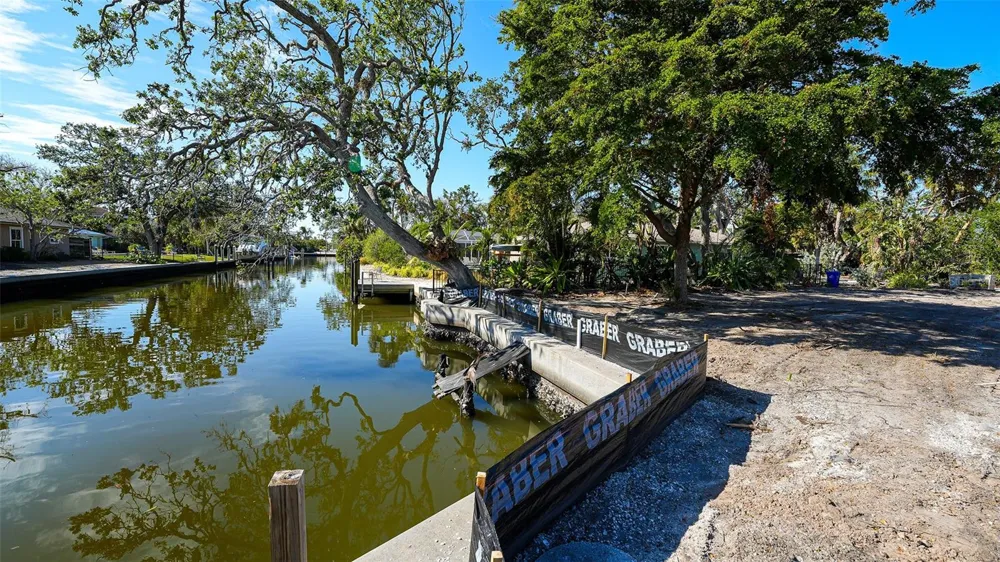 660 LONGVIEW DRIVE Longboat Key, FL 34228