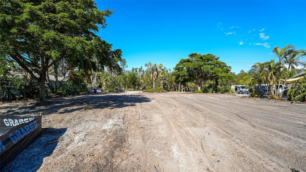 660 LONGVIEW DRIVE Longboat Key, FL 34228