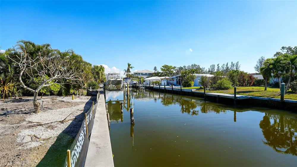 660 LONGVIEW DRIVE Longboat Key, FL 34228
