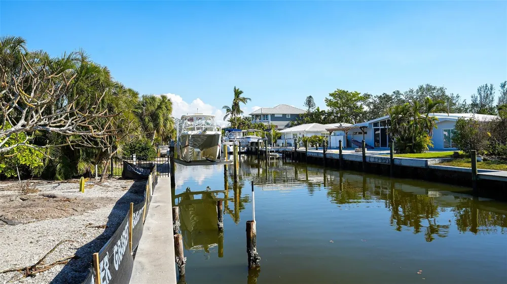 660 LONGVIEW DRIVE Longboat Key, FL 34228