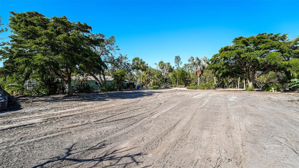 660 LONGVIEW DRIVE Longboat Key, FL 34228