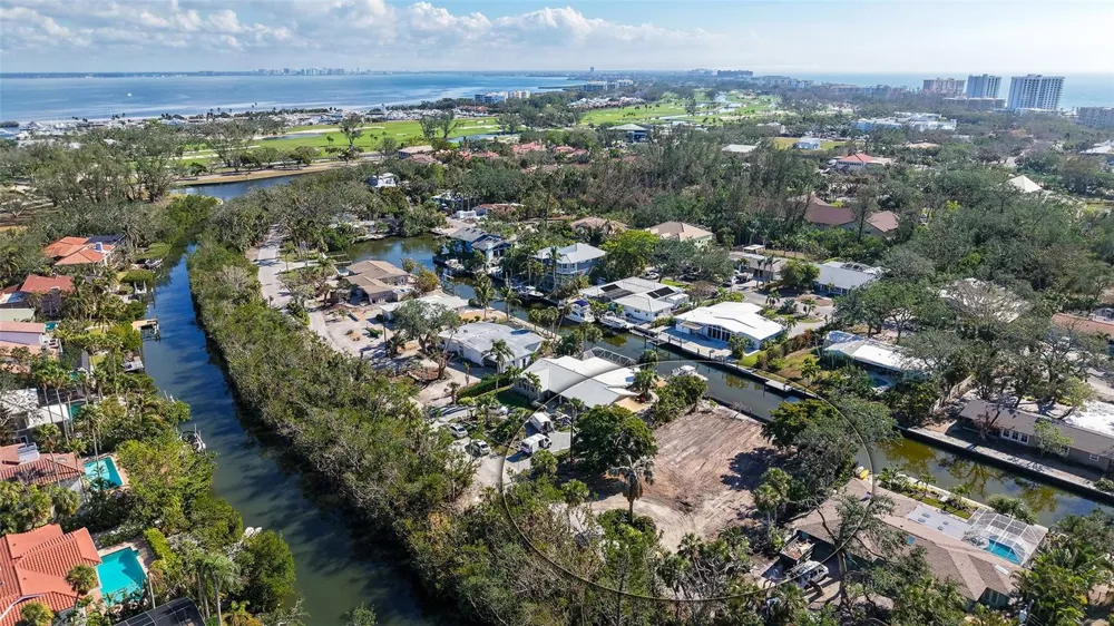 660 LONGVIEW DRIVE Longboat Key, FL 34228