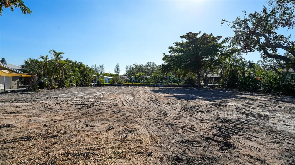 660 LONGVIEW DRIVE Longboat Key, FL 34228