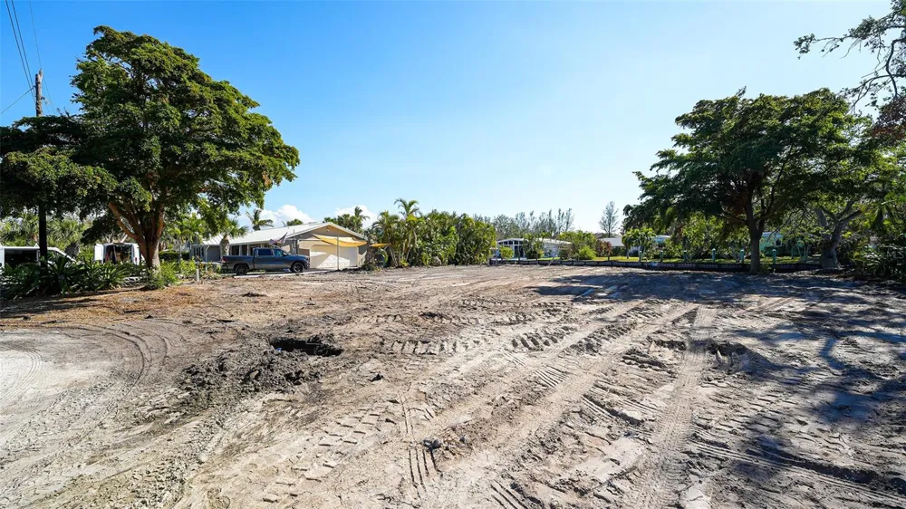 660 LONGVIEW DRIVE Longboat Key, FL 34228