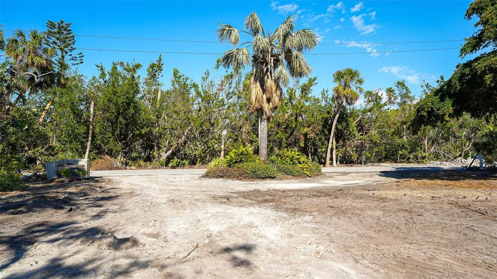 660 LONGVIEW DRIVE Longboat Key, FL 34228