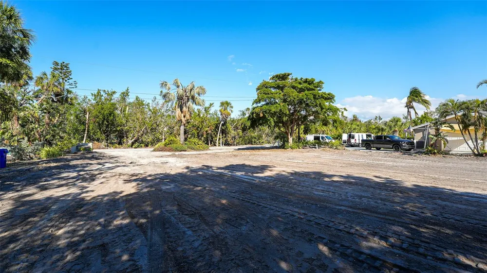 660 LONGVIEW DRIVE Longboat Key, FL 34228