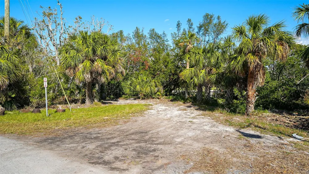 660 LONGVIEW DRIVE Longboat Key, FL 34228