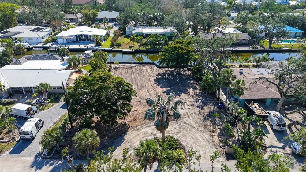 660 LONGVIEW DRIVE Longboat Key, FL 34228