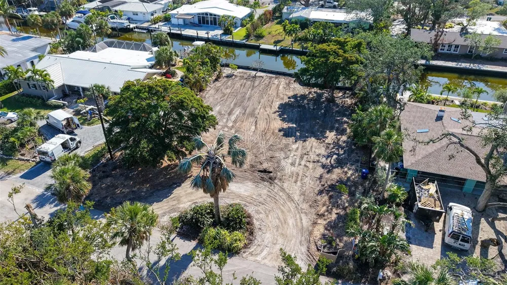 660 LONGVIEW DRIVE Longboat Key, FL 34228
