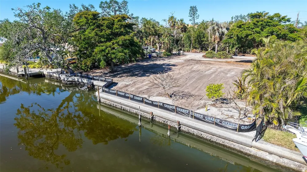 660 LONGVIEW DRIVE Longboat Key, FL 34228