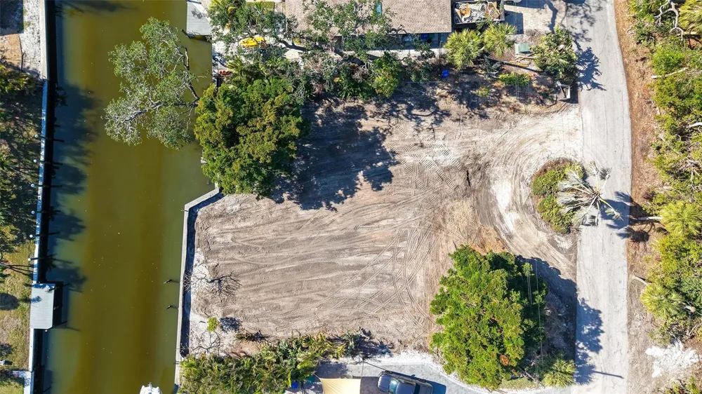 660 LONGVIEW DRIVE Longboat Key, FL 34228