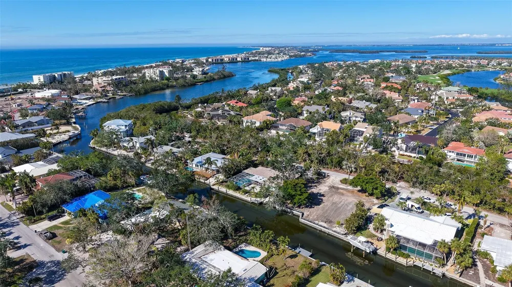 660 LONGVIEW DRIVE Longboat Key, FL 34228