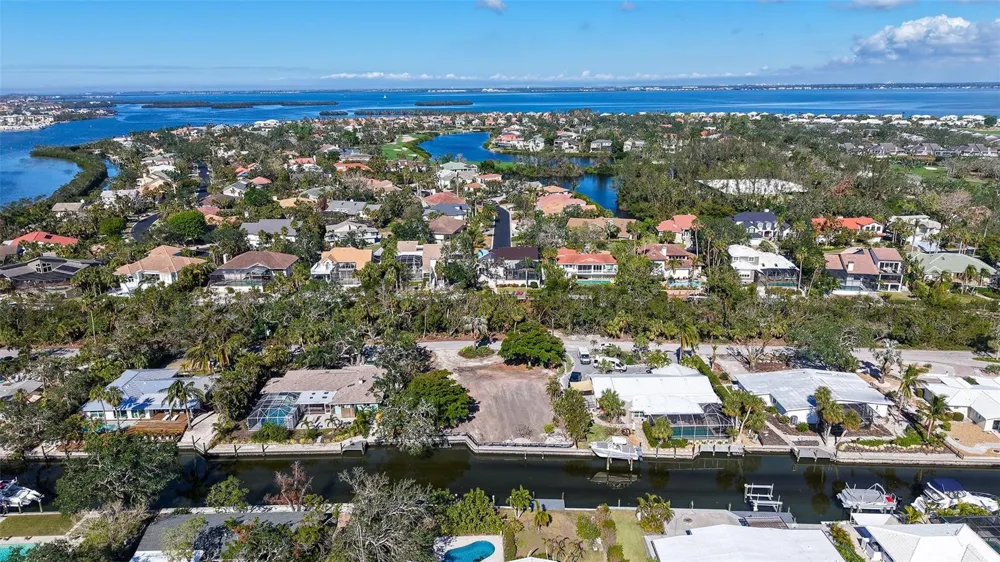 660 LONGVIEW DRIVE Longboat Key, FL 34228