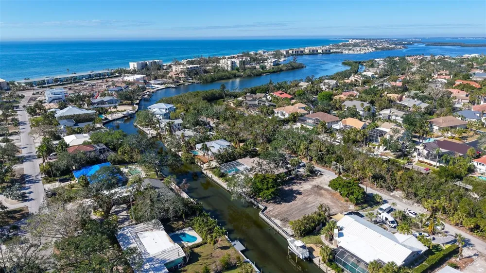 660 LONGVIEW DRIVE Longboat Key, FL 34228