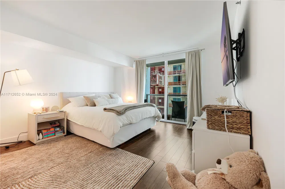 55 SE 6th St #3407 Miami, FL 33131