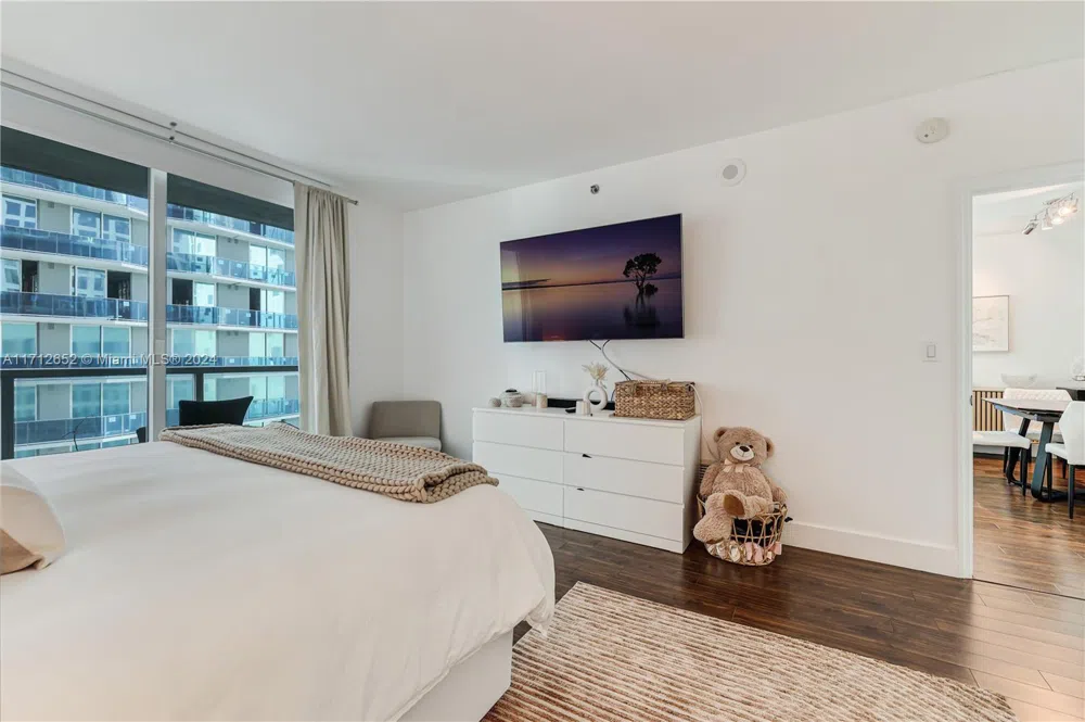 55 SE 6th St #3407 Miami, FL 33131