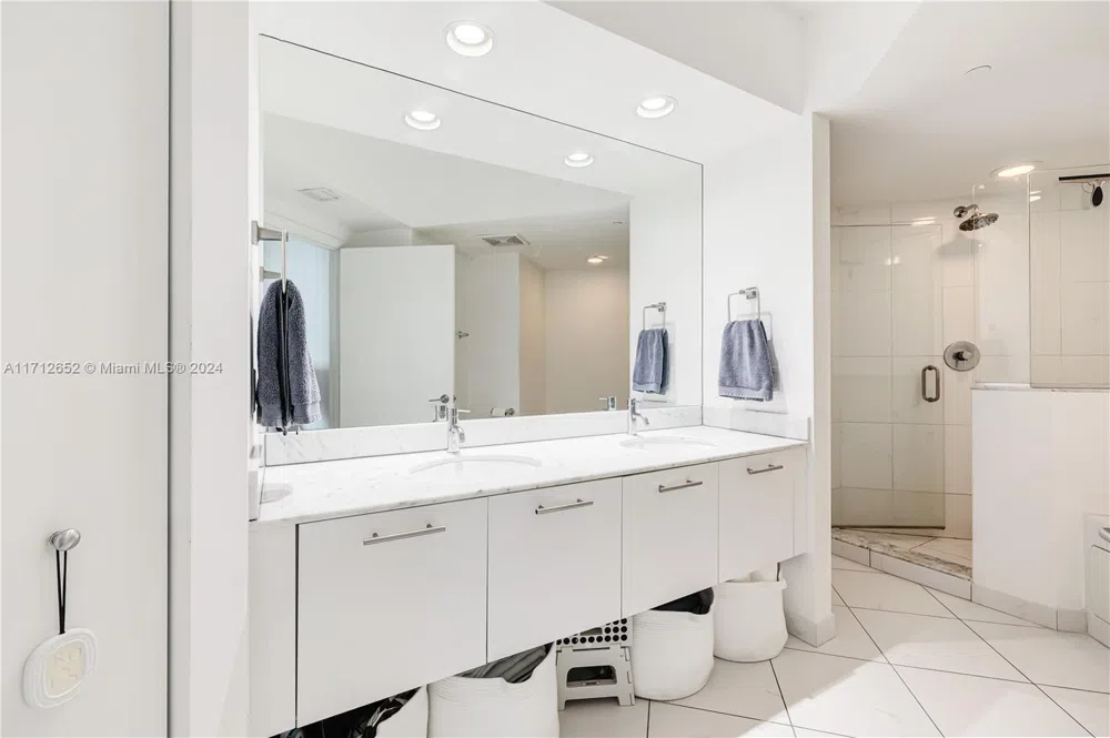 55 SE 6th St #3407 Miami, FL 33131