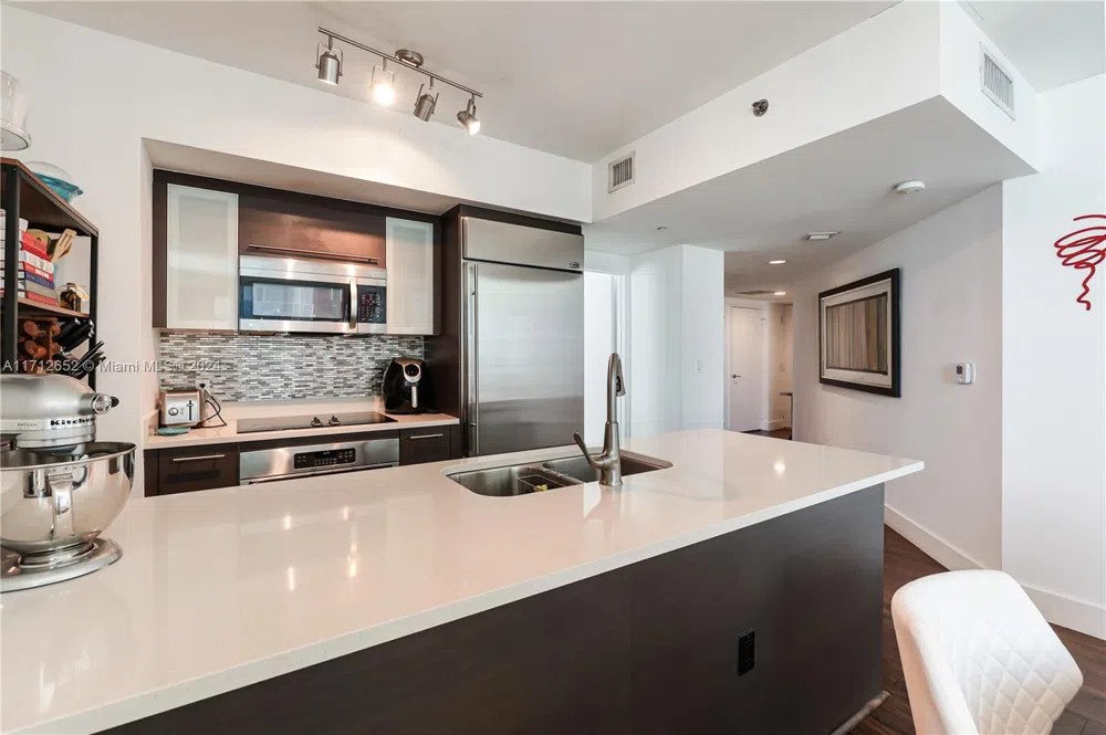 55 SE 6th St #3407 Miami, FL 33131
