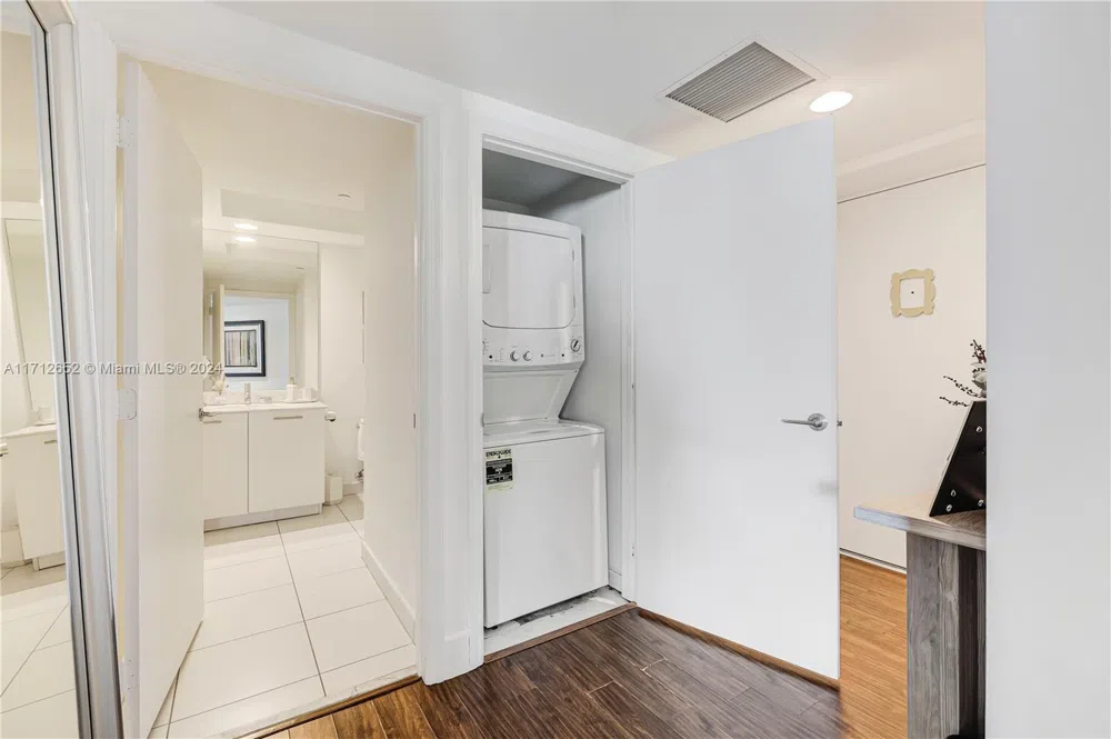 55 SE 6th St #3407 Miami, FL 33131
