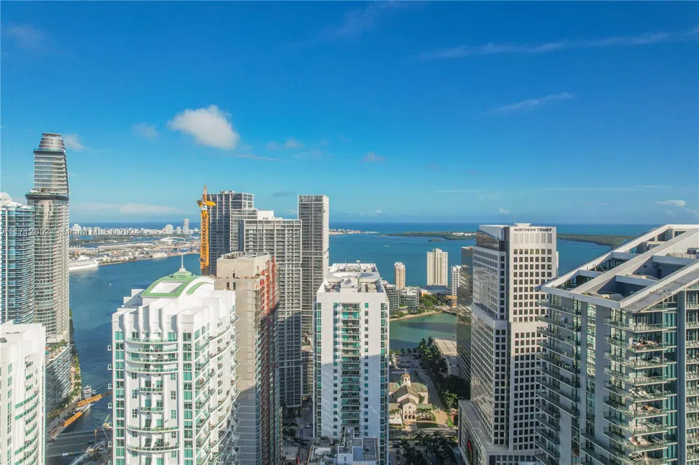 55 SE 6th St #3407 Miami, FL 33131