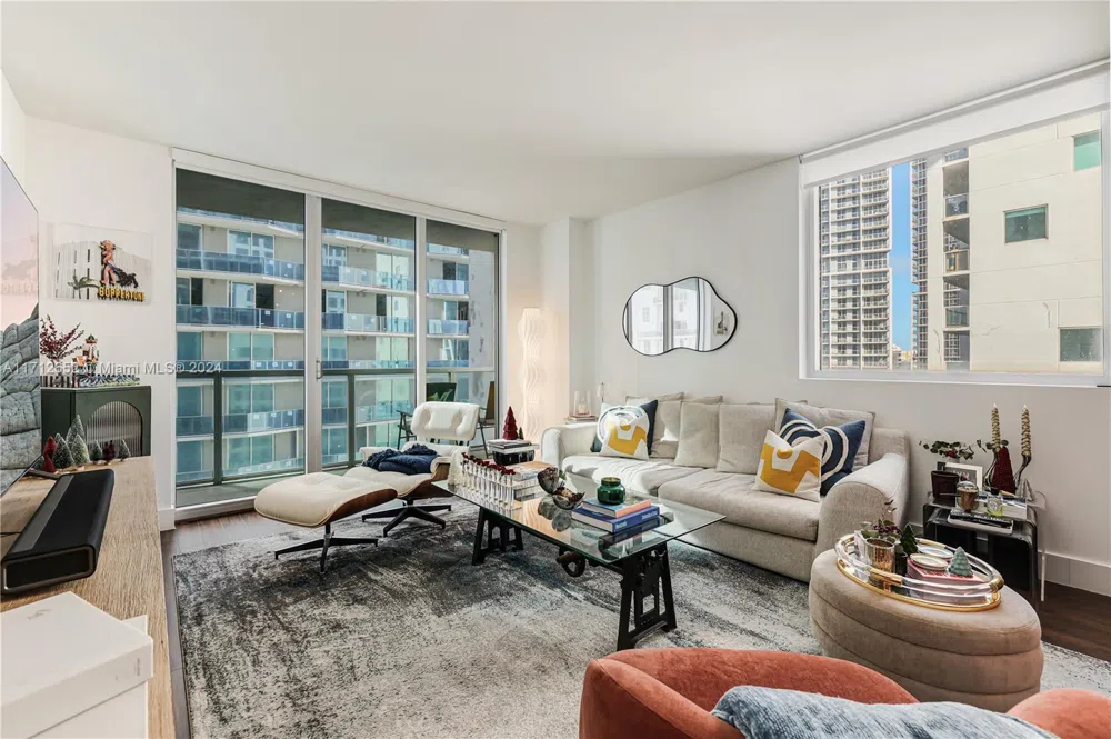 55 SE 6th St #3407 Miami, FL 33131