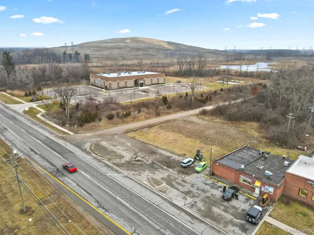 43415 MICHIGAN AVENUE Canton Charter Township, MI 48188