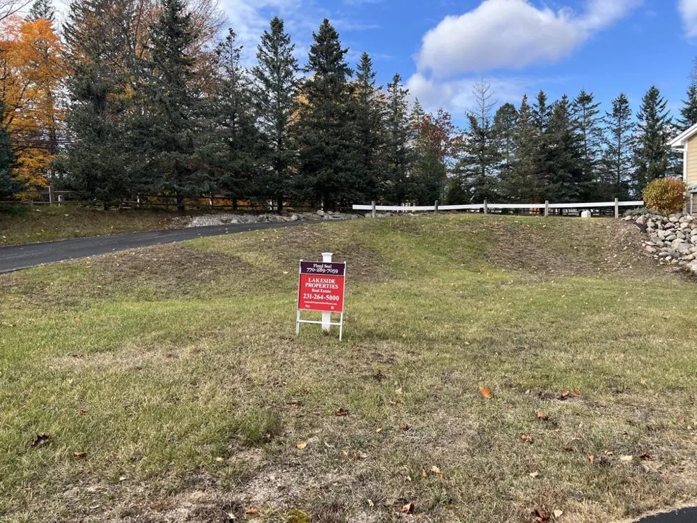 2819 West Shore Drive Central Lake Township, MI 49622