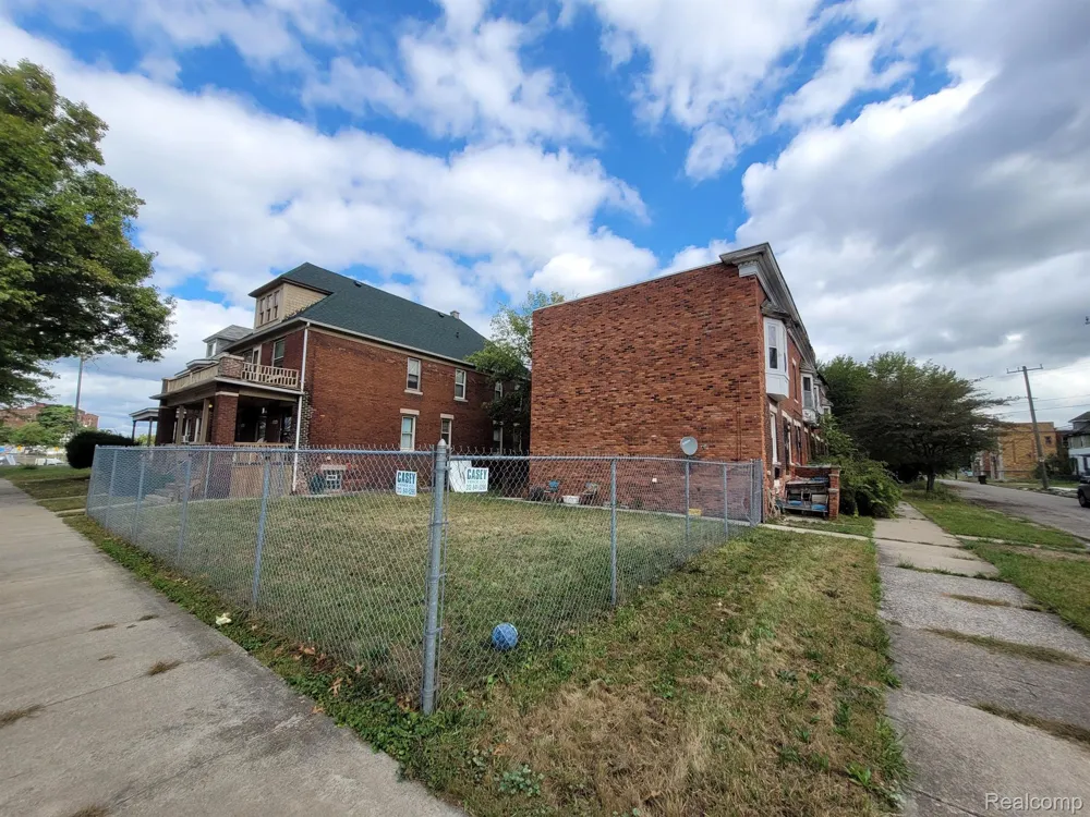 3828 SCOVEL Detroit City, MI 48208