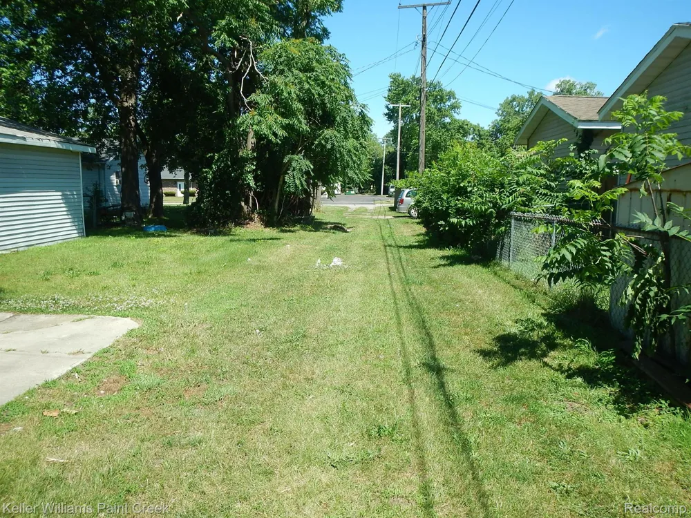 2600 VANNESS STREET Port Huron City, MI 48060