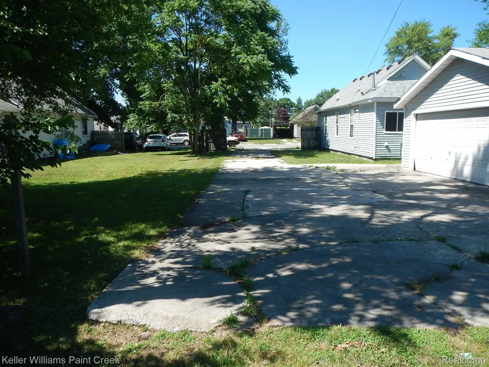 2600 VANNESS STREET Port Huron City, MI 48060
