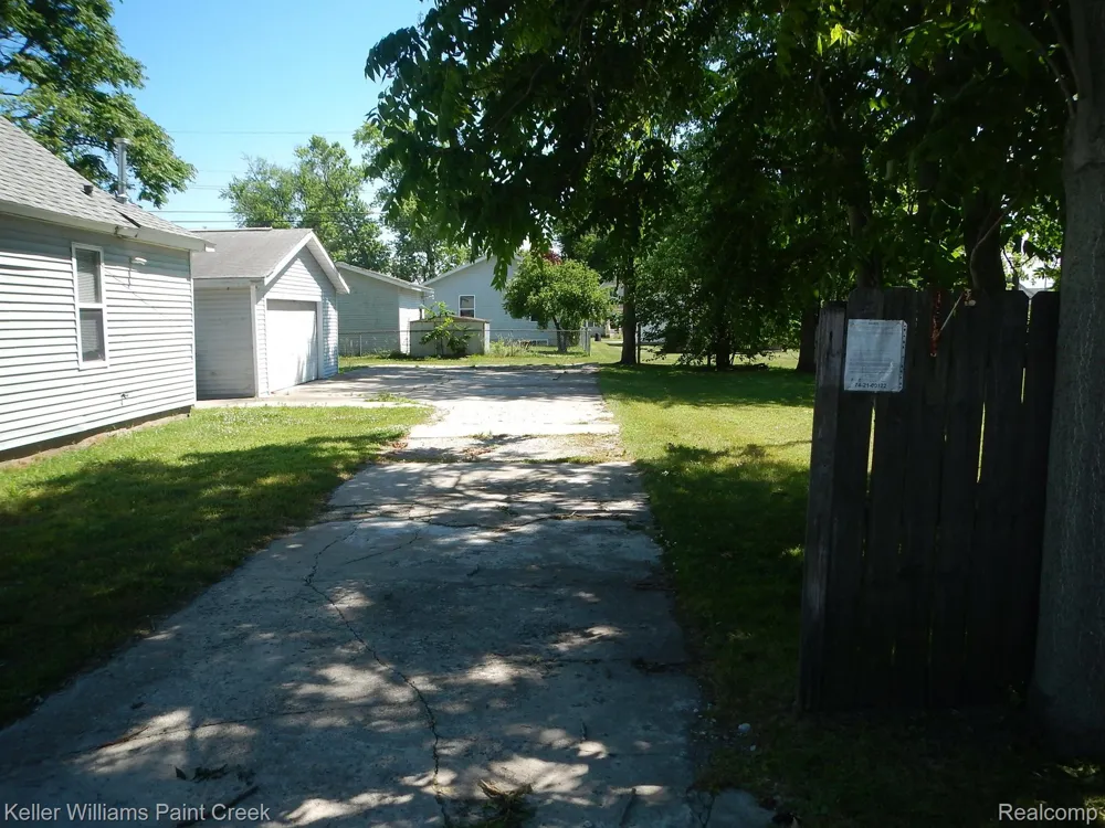 2600 VANNESS STREET Port Huron City, MI 48060