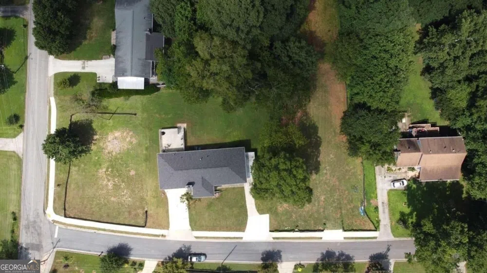 576 N Thomas LN Smyrna, GA 30082
