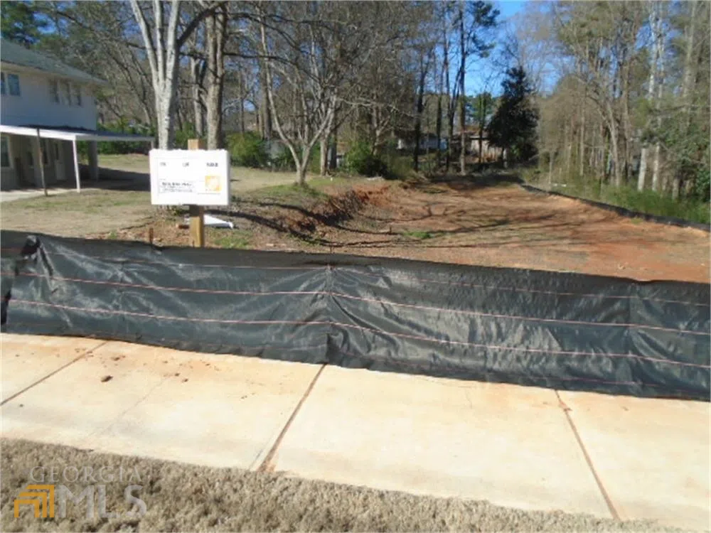 576 N Thomas LN Smyrna, GA 30082