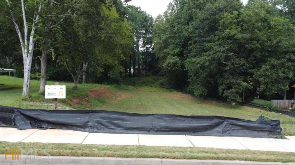 576 N Thomas LN Smyrna, GA 30082