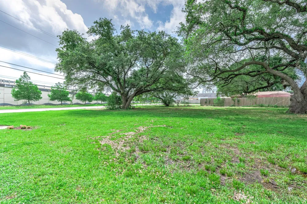 516 Brazosport Blvd South Clute, TX 77531