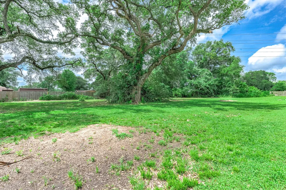 516 Brazosport Blvd South Clute, TX 77531