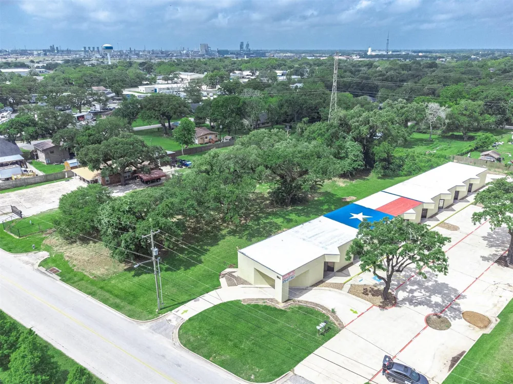516 Brazosport Blvd South Clute, TX 77531