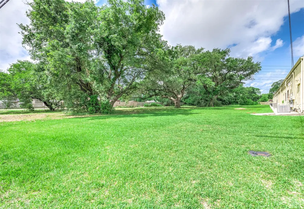 516 Brazosport Blvd South Clute, TX 77531