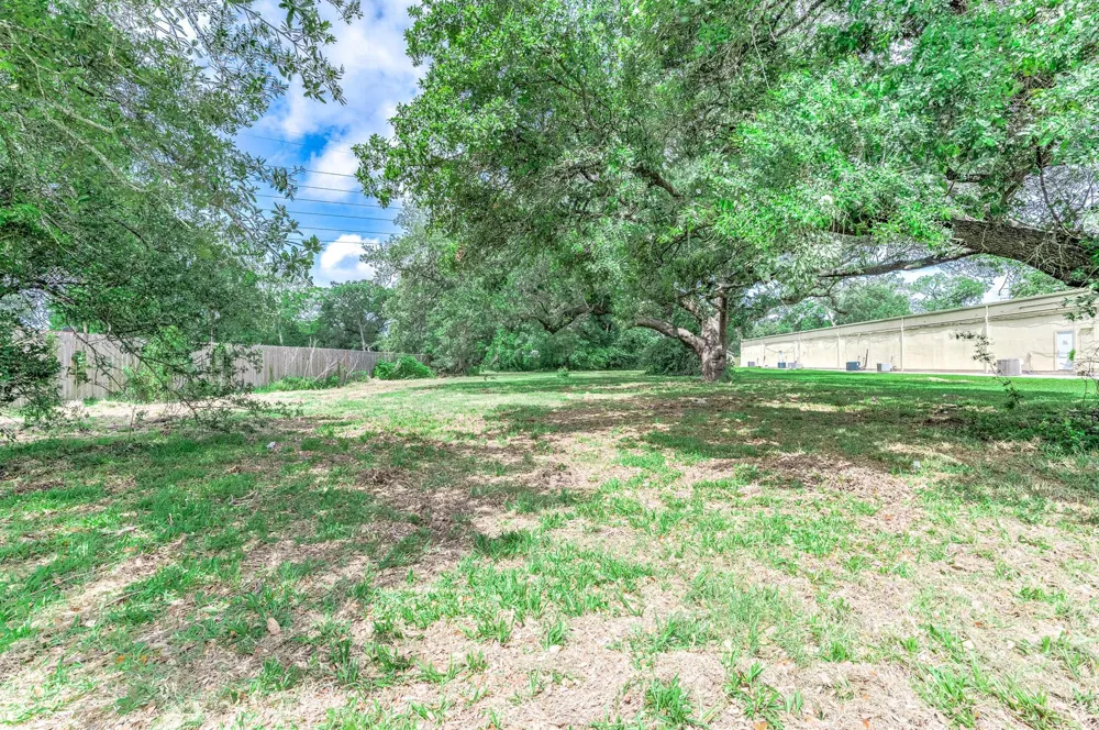 516 Brazosport Blvd South Clute, TX 77531