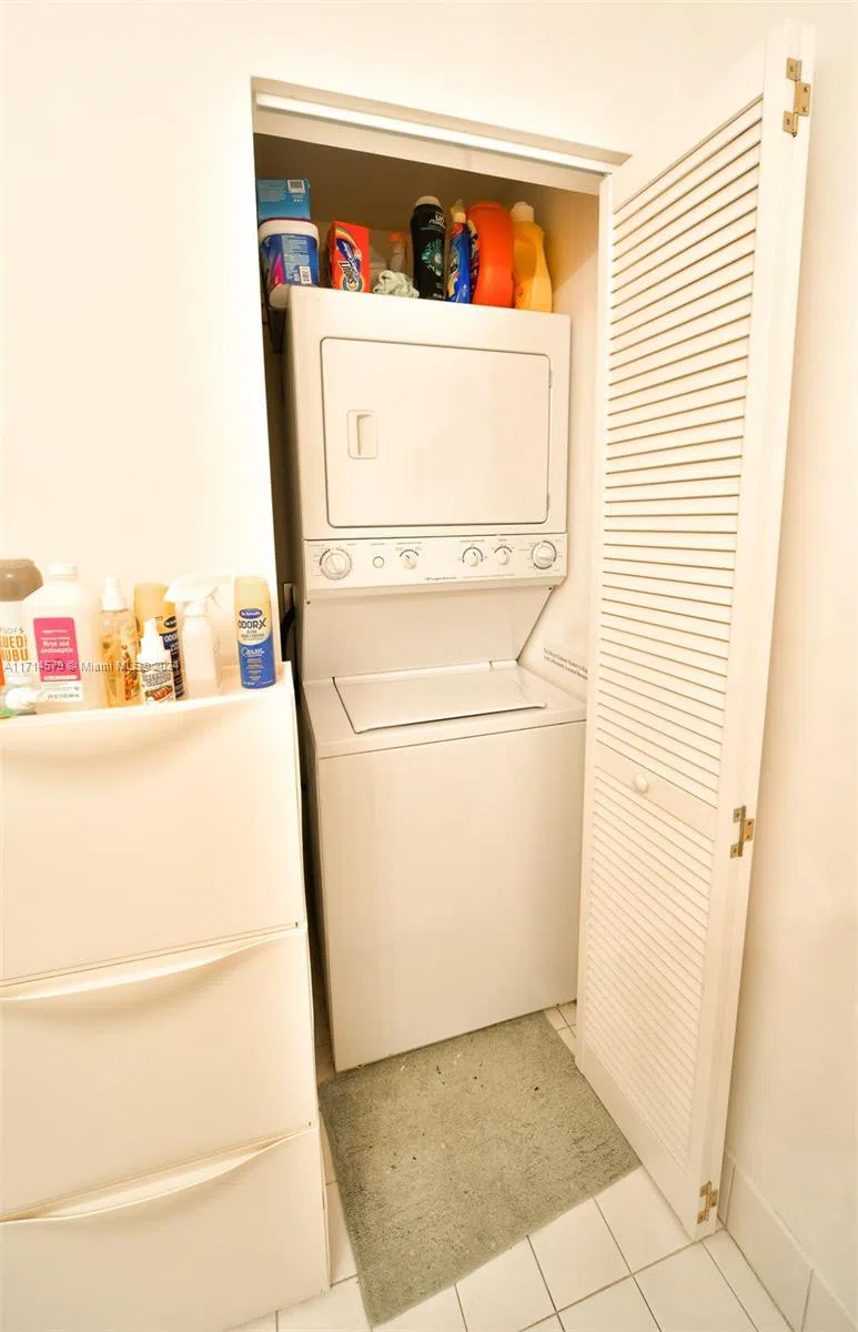 888 Biscayne Blvd #2511 Miami, FL 33132