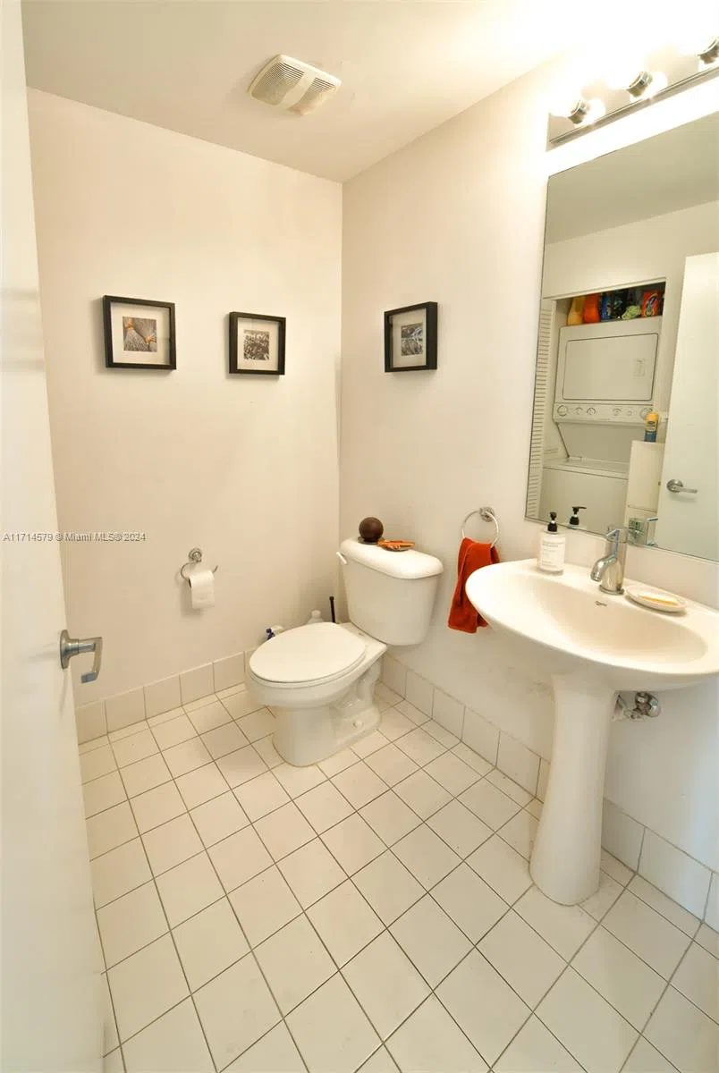 888 Biscayne Blvd #2511 Miami, FL 33132