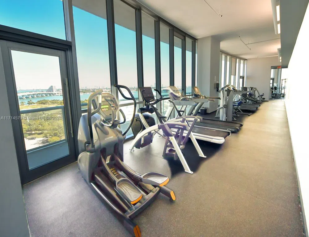 888 Biscayne Blvd #2511 Miami, FL 33132