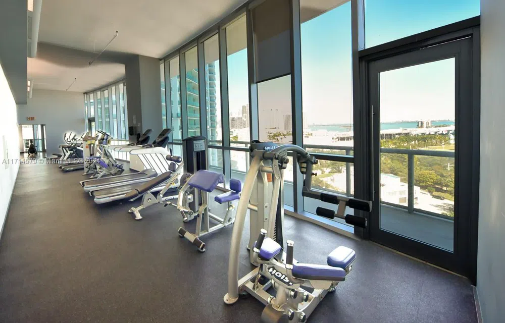 888 Biscayne Blvd #2511 Miami, FL 33132