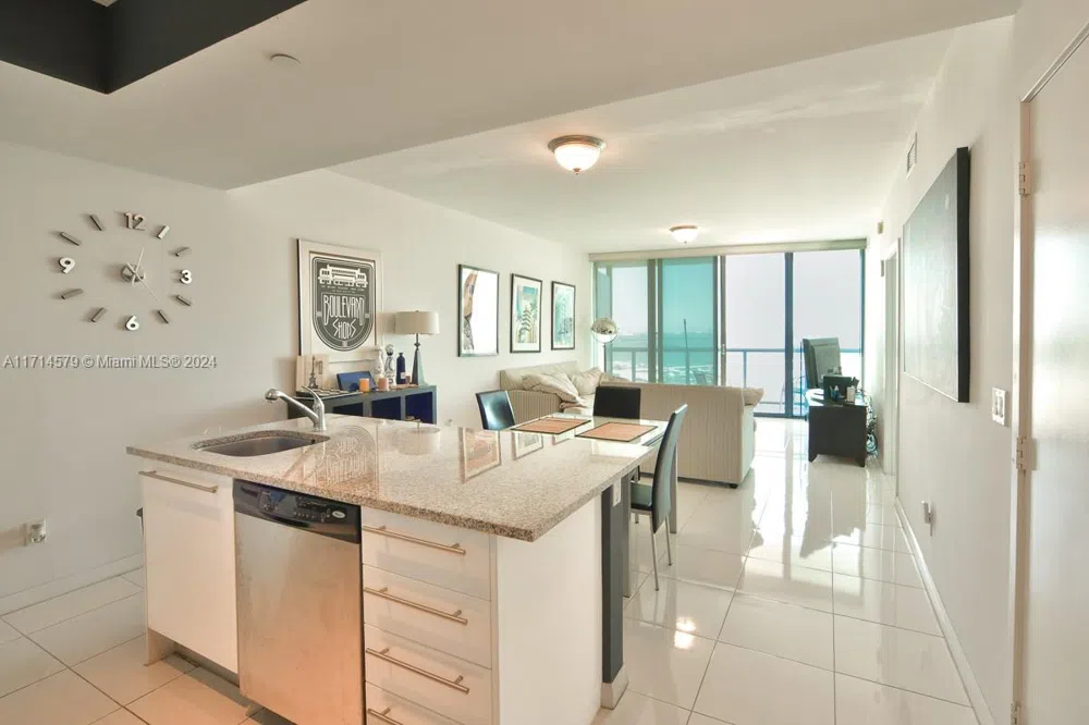 888 Biscayne Blvd #2511 Miami, FL 33132