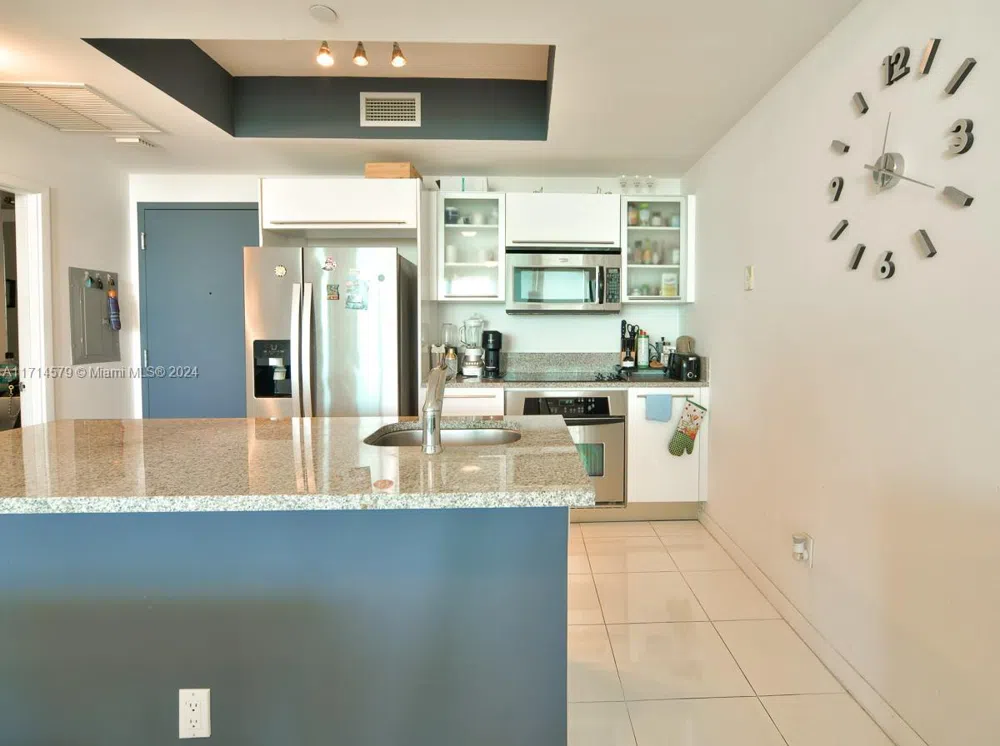 888 Biscayne Blvd #2511 Miami, FL 33132