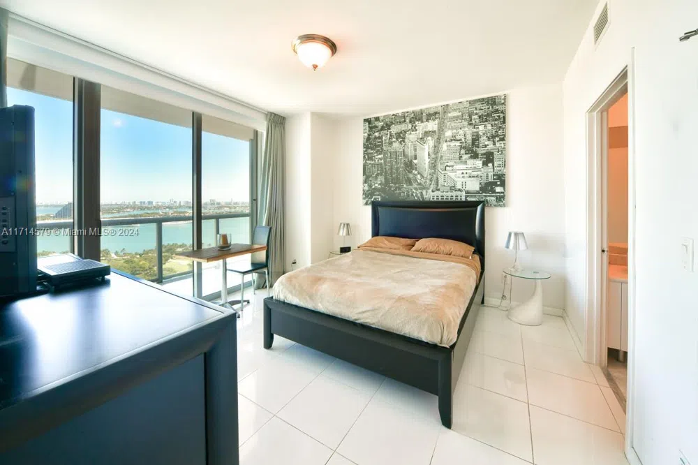 888 Biscayne Blvd #2511 Miami, FL 33132