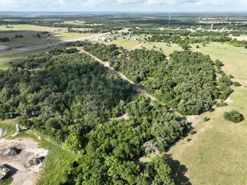 W Magnolia Drive Lyons, TX 77836