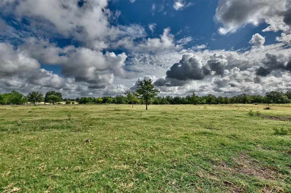 W Magnolia Drive Lyons, TX 77836