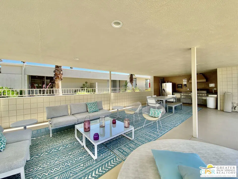 16 Lakeview Circle Palm Springs, CA 92264